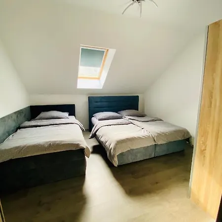 Apartmanove Kaja, Niko, Simi