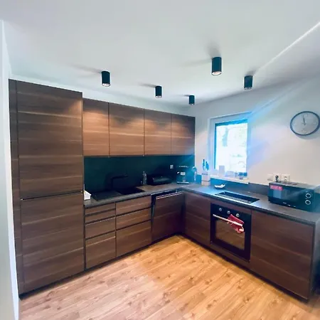 Apartmanove Kaja, Niko, Simi