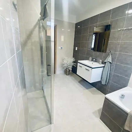 Apartmanove Kaja, Niko, Simi