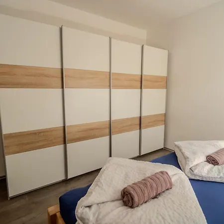 Apartmanove Kaja, Niko, Simi