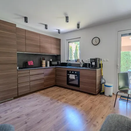 Apartmanove Kaja, Niko, Simi