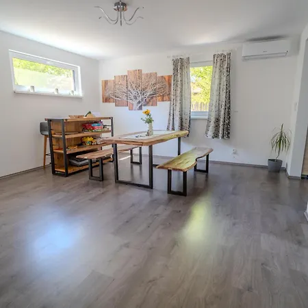Apartmanove Kaja, Niko, Simi *
