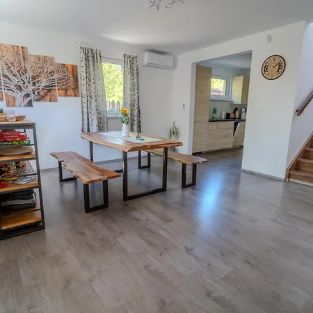 Tatil Evi Apartmanove Kaja, Niko, Simi *